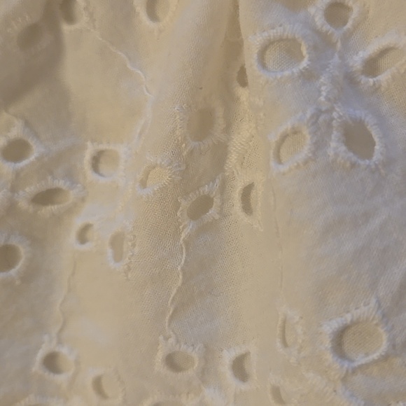 Hollister cinch crop too white - Picture 2 of 4